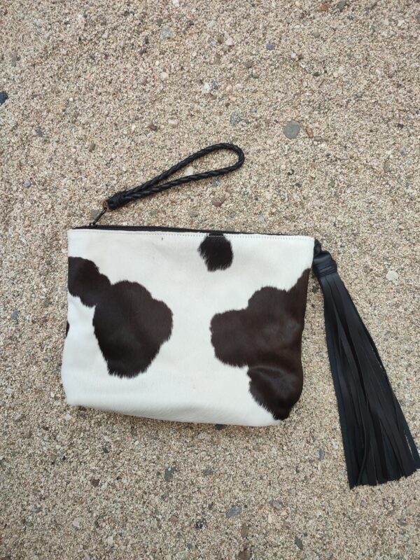 BIG CLUTCH IN bLACK AND WHITE COW HIDE3