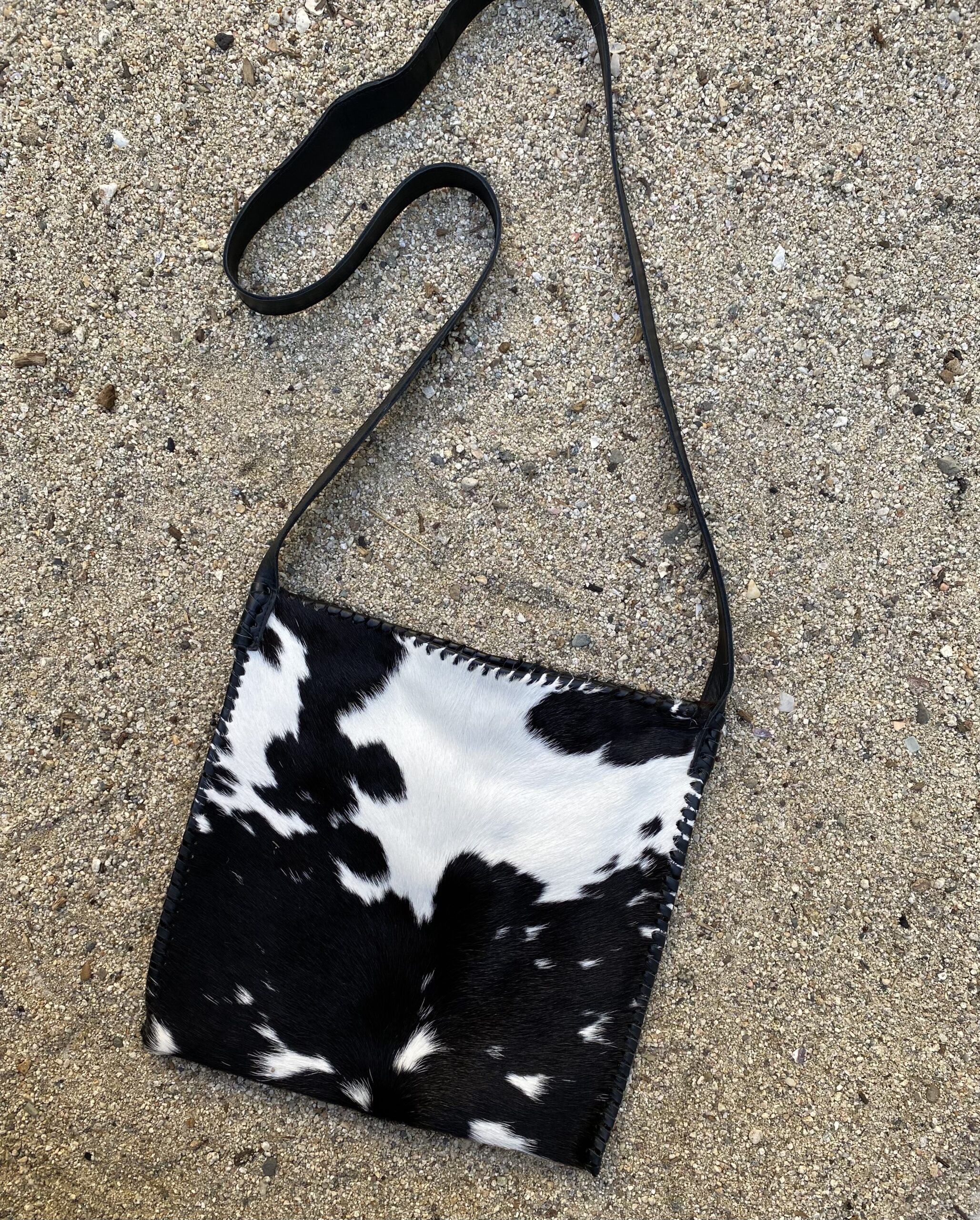 Black Cowhide Whit White Morralito Mens